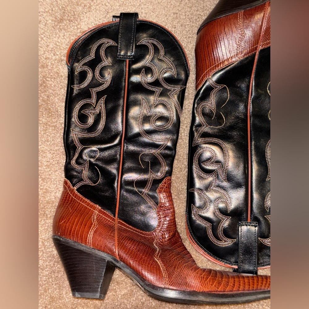 ⭐️Leather Cowboy Boots SZ 7⭐️ - Picture 2 of 9